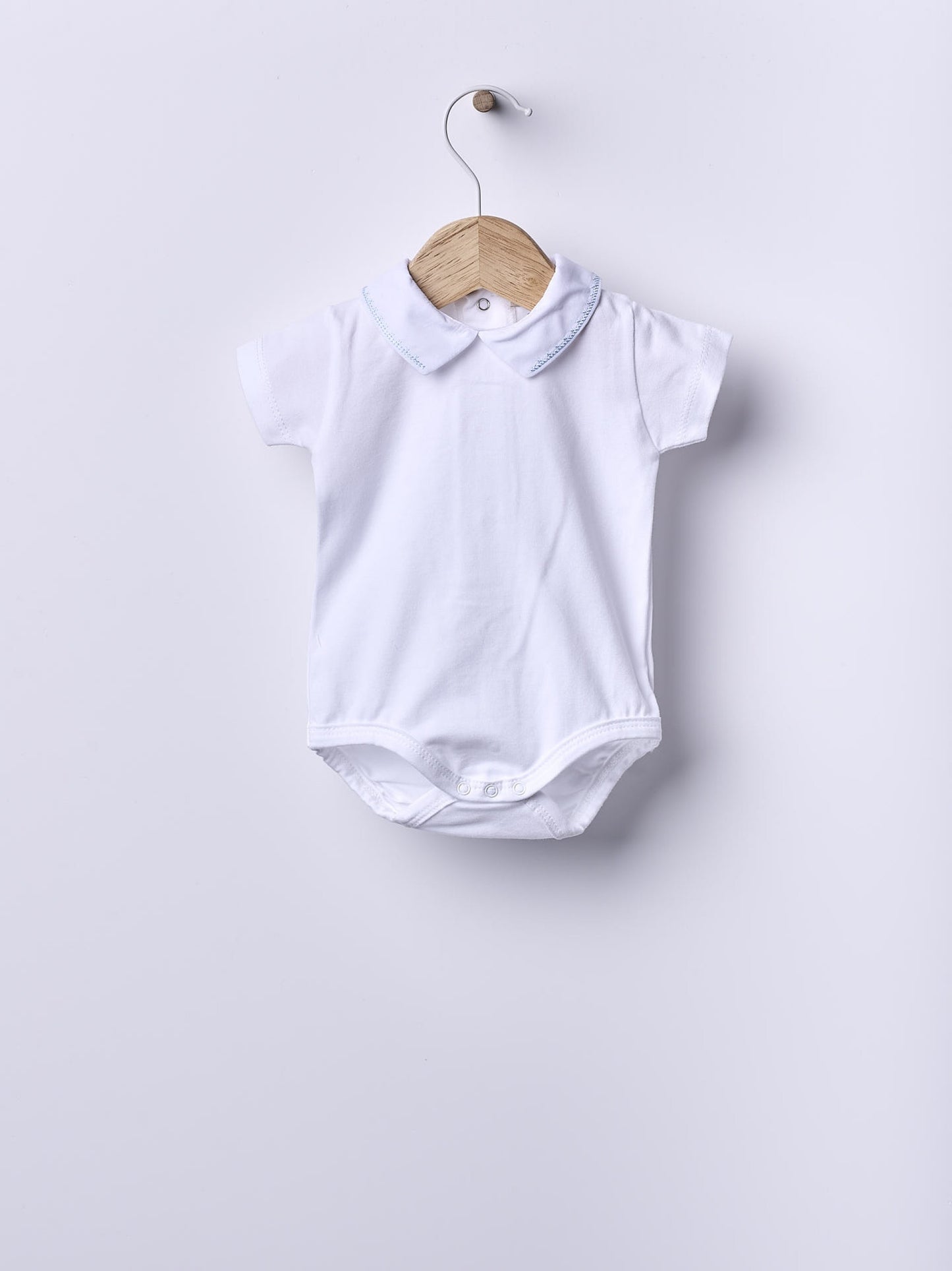 Body de manga curta com gola em bico - BOUNDLESS LOVE