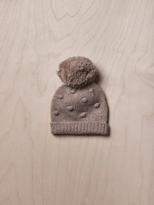 Gorro com pompom tricotado em lã - Castanho
