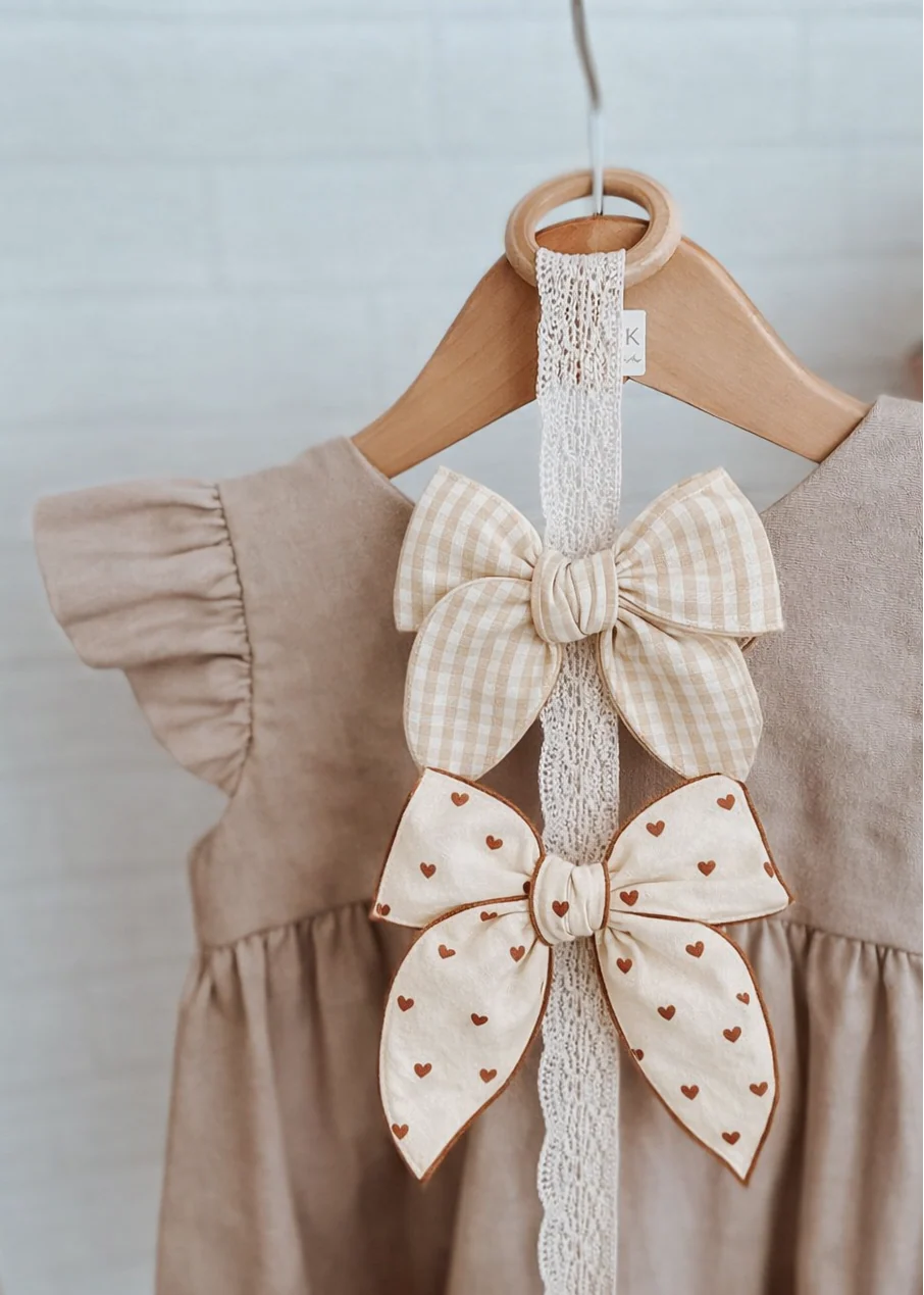 Laço Infantil Tiny Hearts para o cabelo | Mrs Ertha