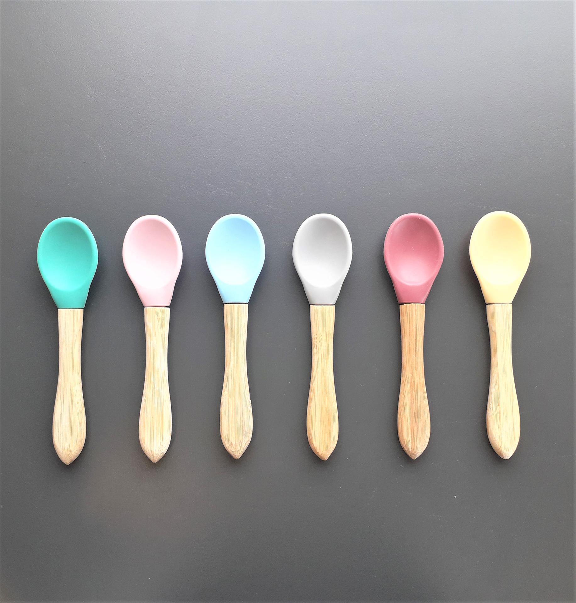 Pack de 2 Colheres de Silicone e Bamboo - Verde e Azul - Loja Papás & Bebés