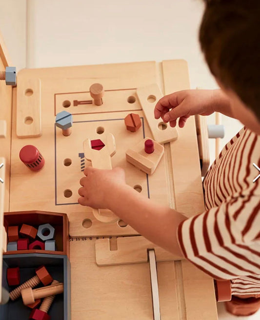 Banco de ferramentas infantil