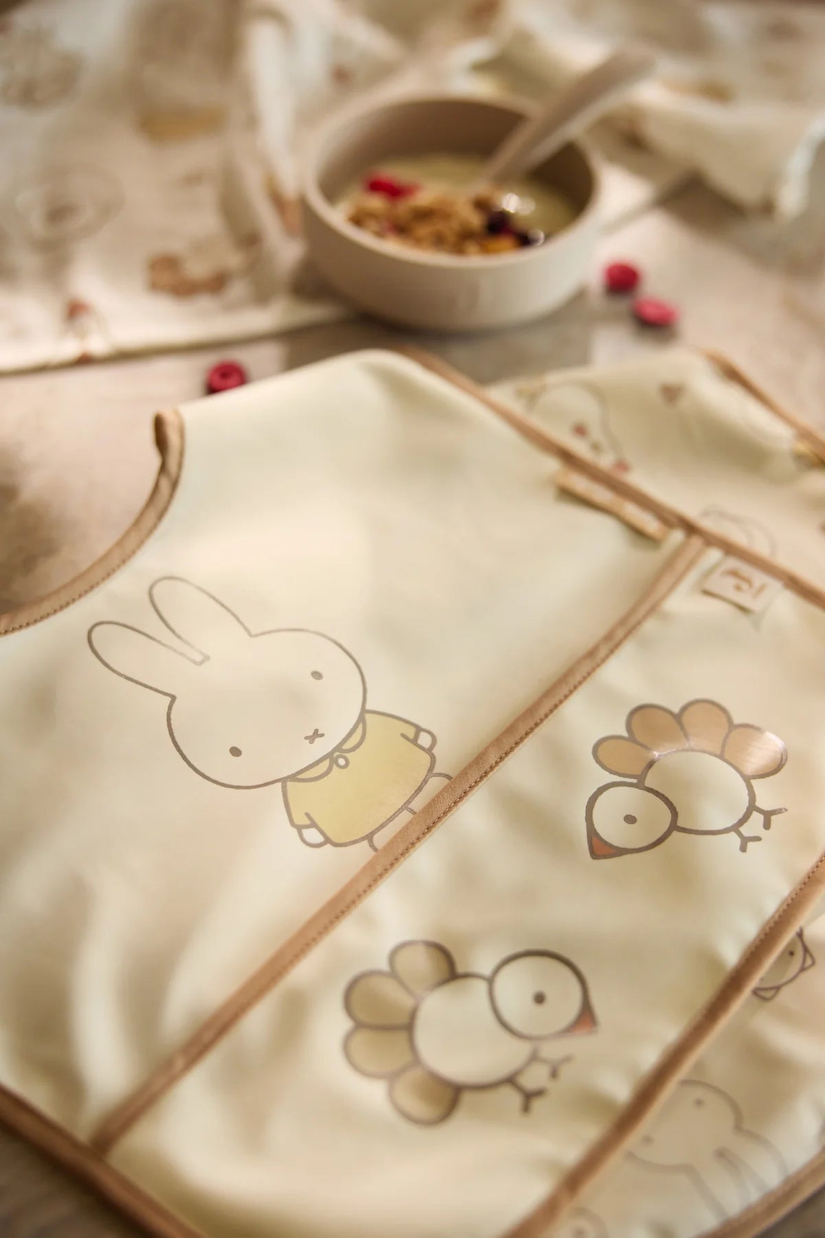 Jollien Babete Impermeável - Miffy Family Farm - Pack 2