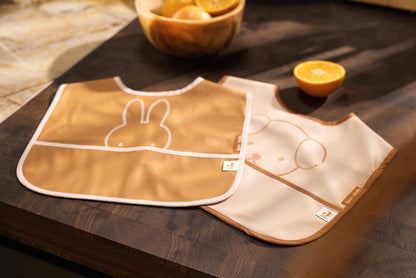 Babete de Silicone Ajustável com Tabuleiro Recolhedor