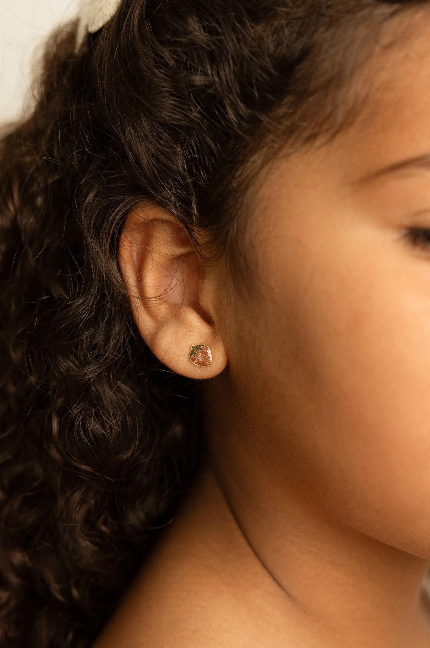 Brincos Studs Earrings - Glitter Strawberrie