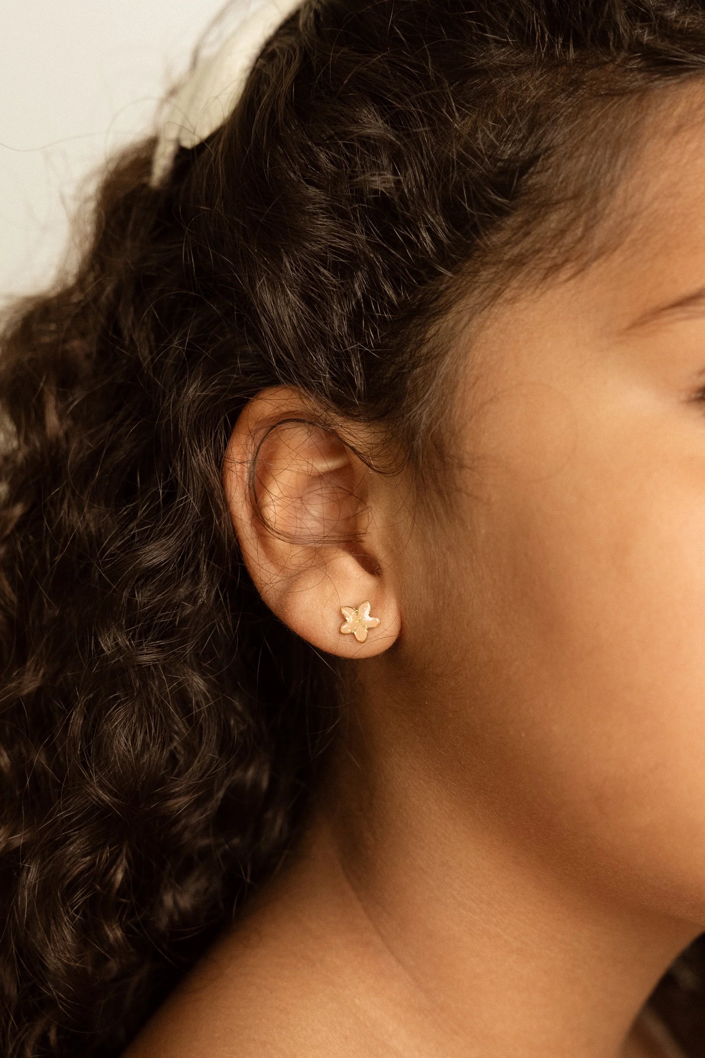 Brincos Studs Earrings - Golden Flora