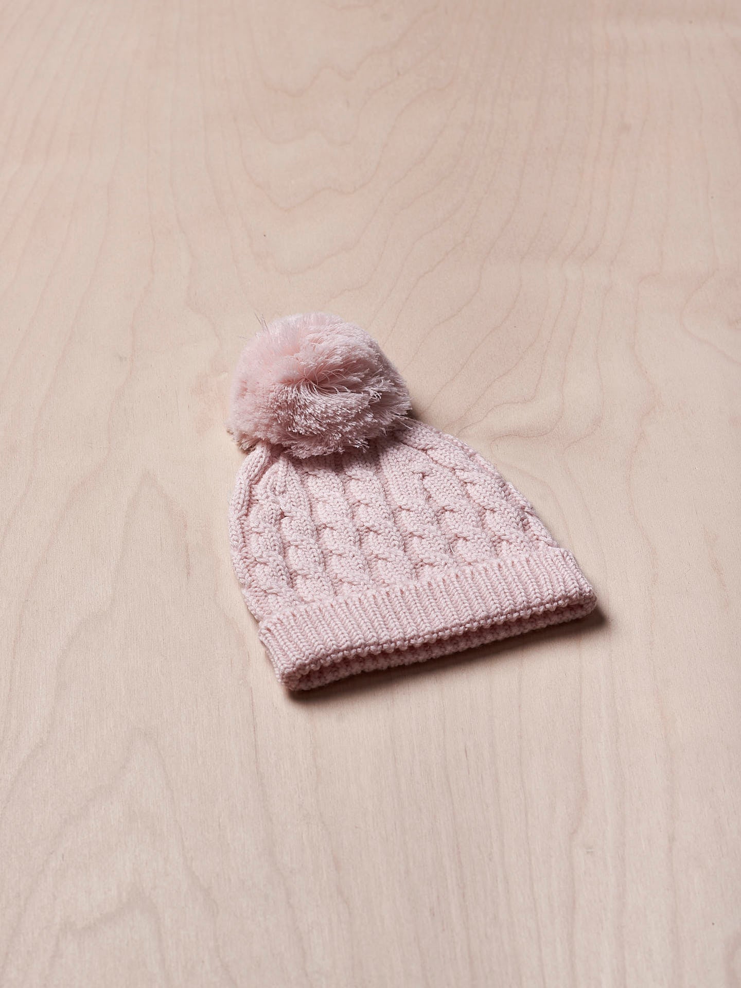 Gorro com pompom tricotado em lã - Rosa Bebé