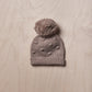 Gorro com pompom tricotado em lã - Castanho
