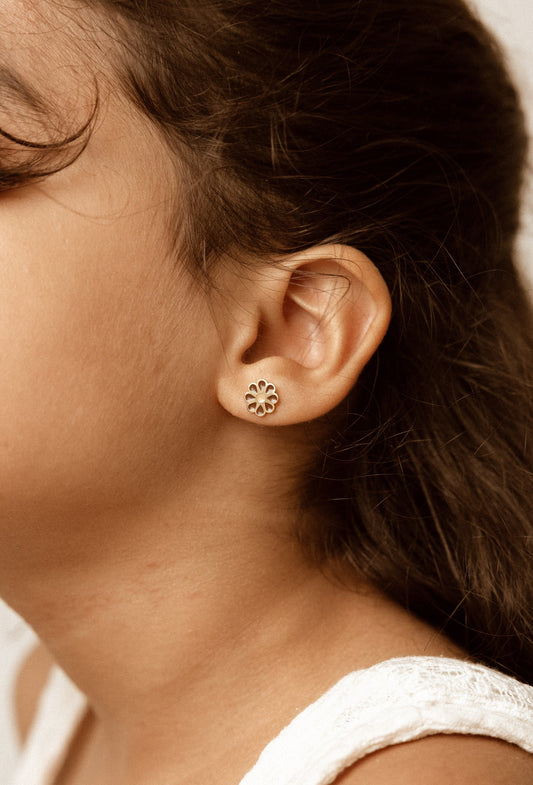 Brincos Studs Earrings - Lovely Daisy