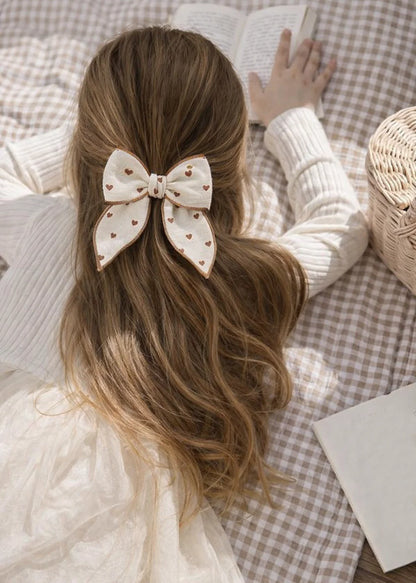 Laço Infantil Tiny Hearts para o cabelo | Mrs Ertha
