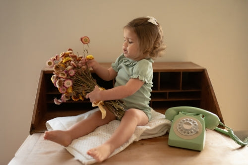 Mighty Love - Body com Gola de Folho em Algodão Canelado Ribe Verde